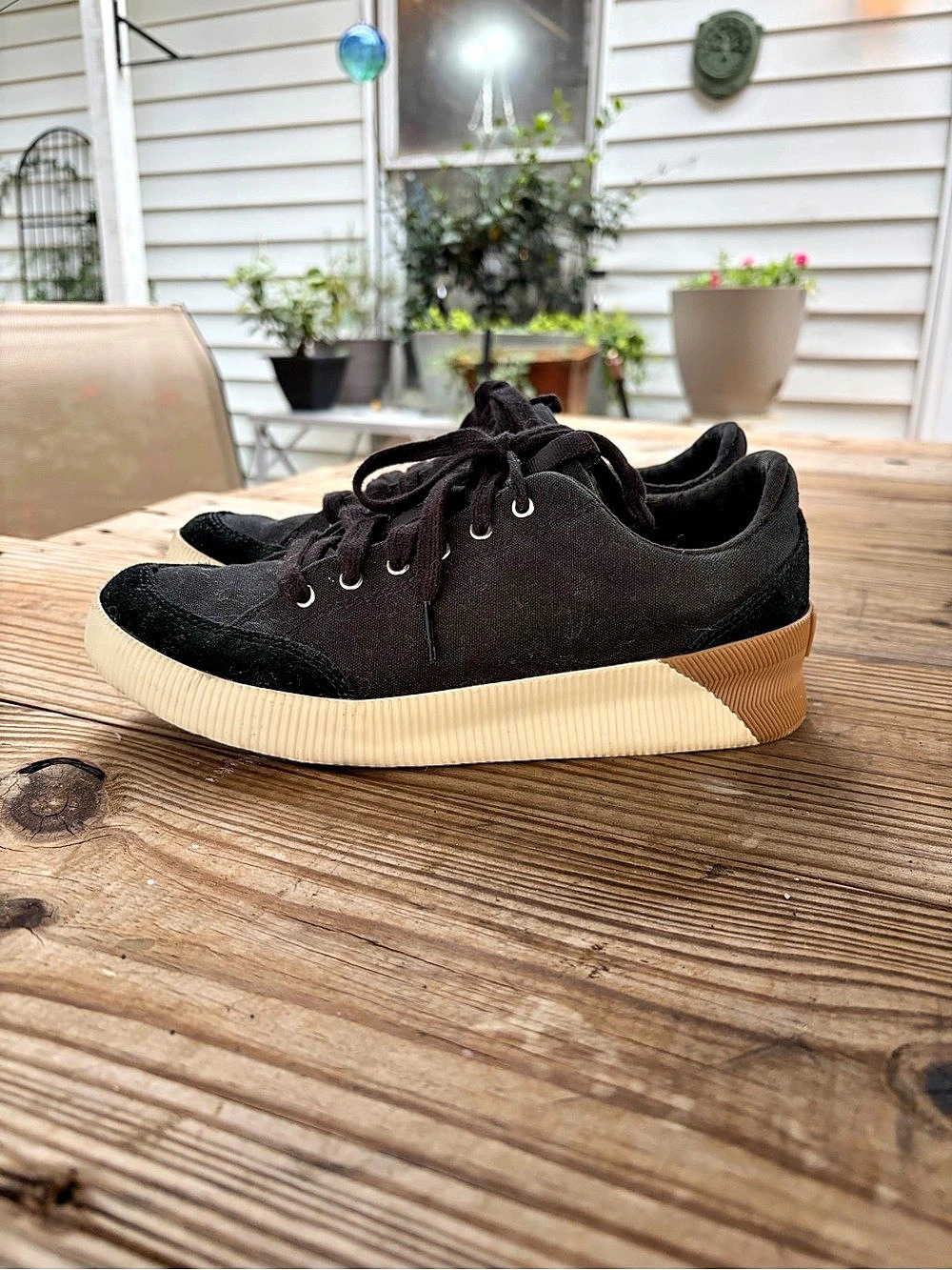 Sorel Out ’N About Plus Women’s Size 8 Black Suede Canvas Sneakers Gum Sole